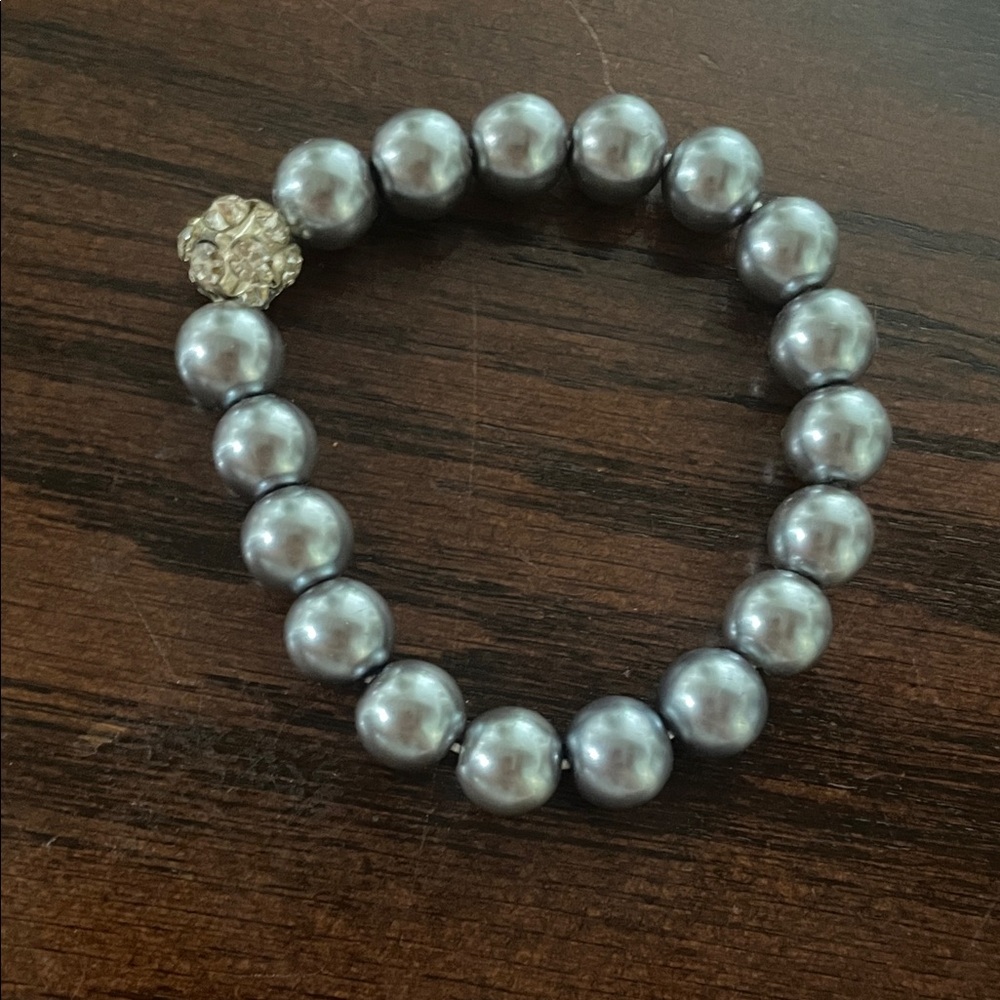 Gray Pearl Stretch Bracelet with Gold Accent